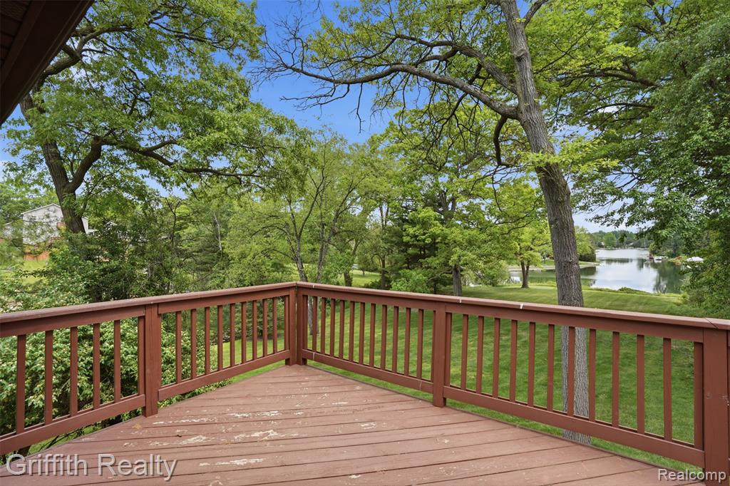 10646 Kenicott Trail, Brighton, MI 48114 — Photo 32