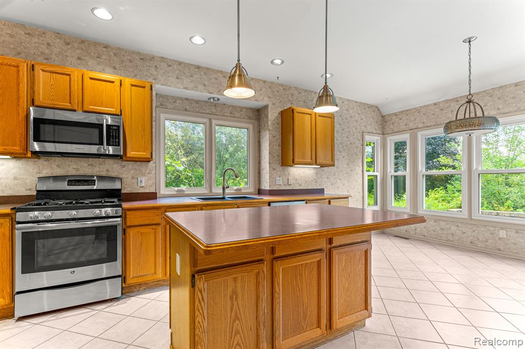 47553 TEN POINT Drive, Canton, MI 48187 — Photo 10