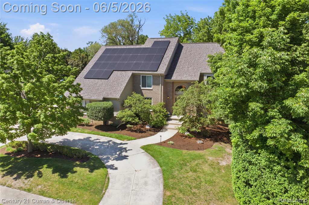 4876 Justin Lane, West Bloomfield, MI — front exterior