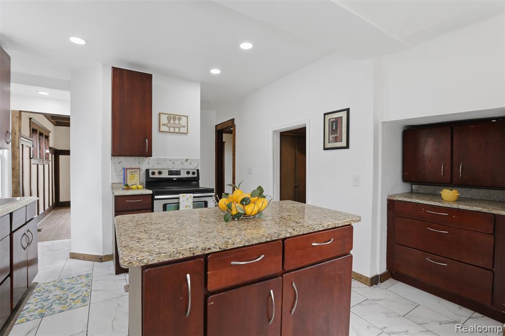 839 Webb Street, Detroit, MI 48202 — Photo 18