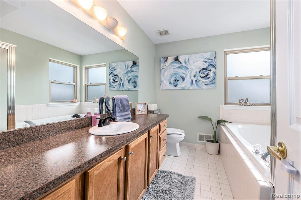38846 Hampton Court, Harrison Township, MI — Photo 11