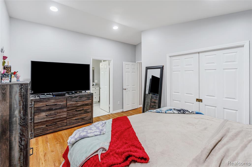 1070 Woodview Drive, Flint, MI 48507 — Photo 39
