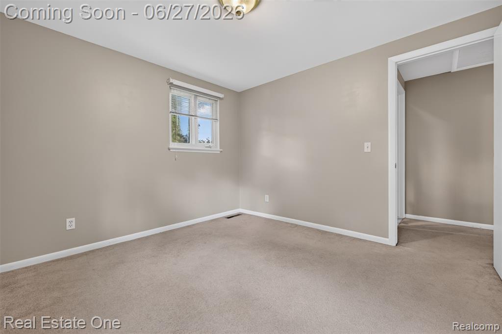 10379 Hegel Road, Goodrich Vlg, MI — Photo 36