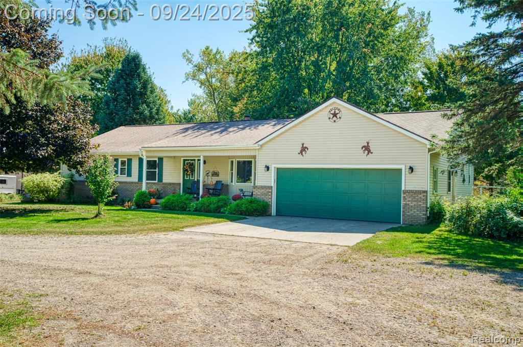 9511 W Allen Road, Fowlerville, MI 48836 — front exterior