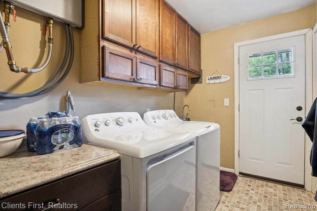 9243 HIX Road, Livonia, MI 48150 — Photo 28