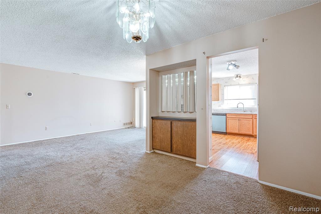 27845 Berrywood Lane, Farmington, MI 48334 — Photo 11