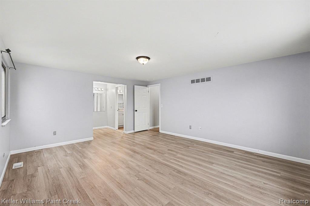 47064 Sarnus Drive, Macomb, MI 48044 — Photo 25