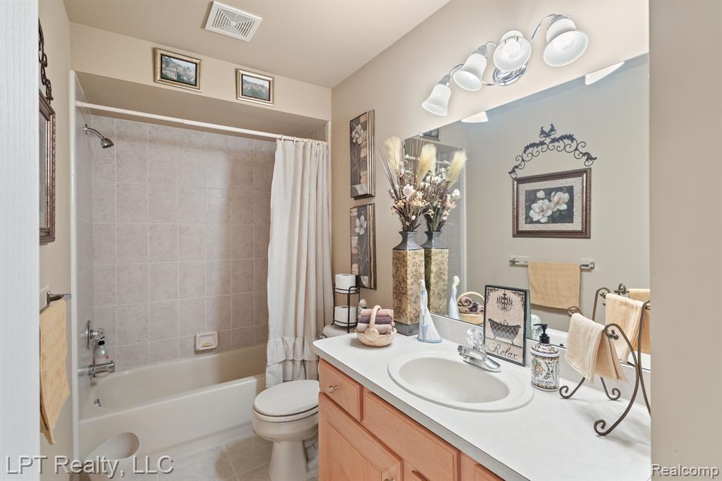 53345 WILLIAMS Way, Shelby Twp, MI 48316 — Photo 14