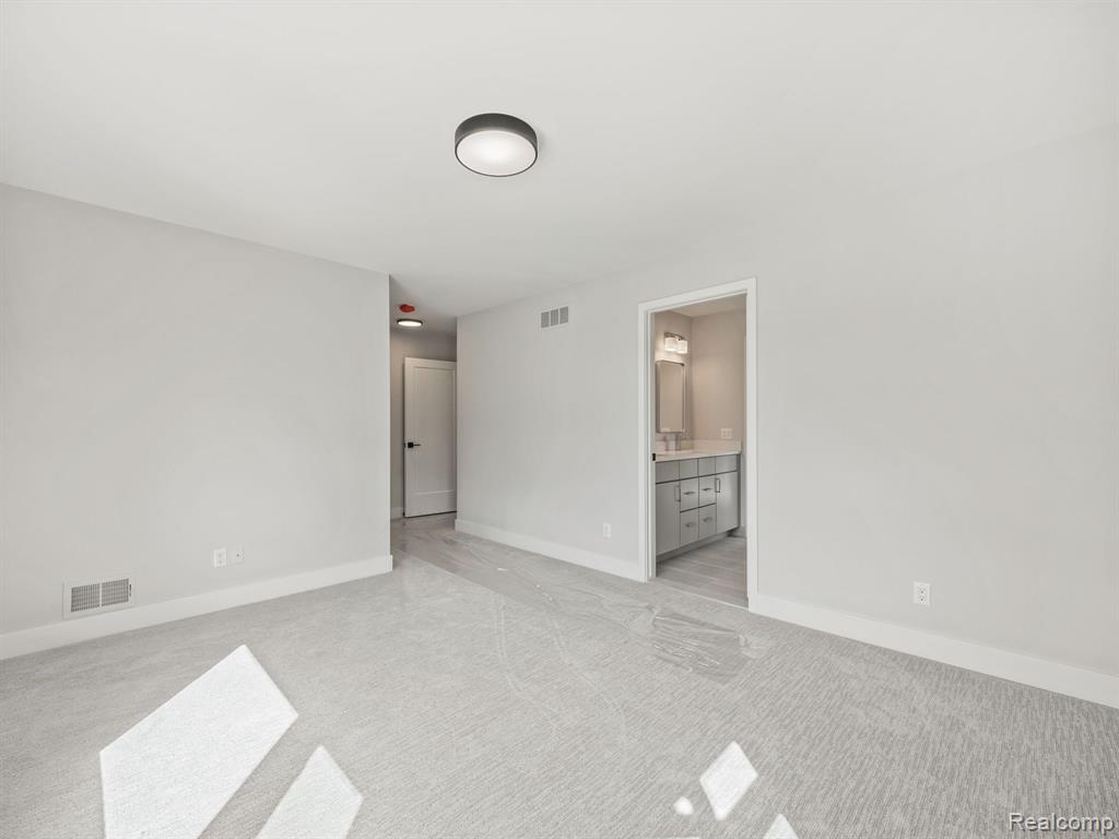 4304 MANDALAY Avenue, Royal Oak, MI 48073 — Photo 32