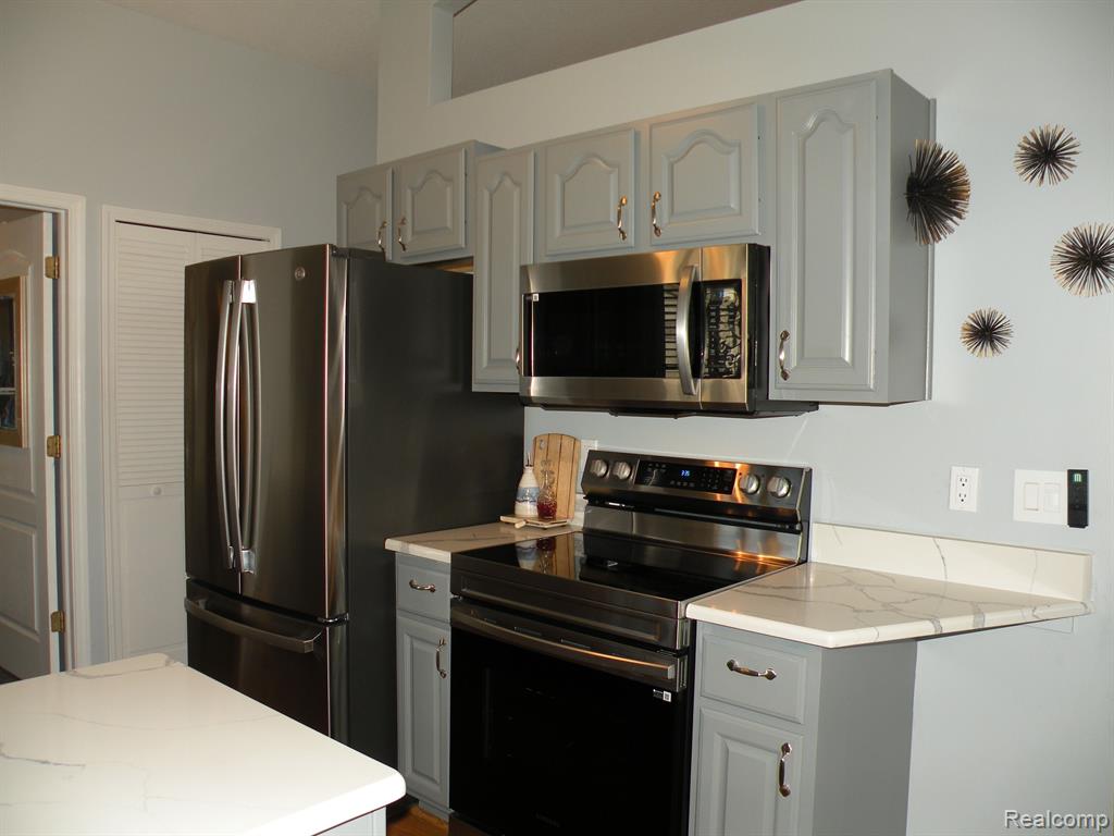 36564 DEERHURST Court, Westland, MI — Photo 9