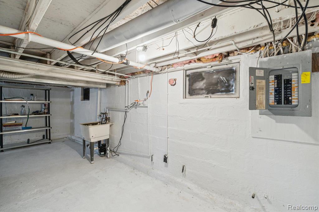 4235 RED ARROW Road, Flint, MI 48507 — Photo 31