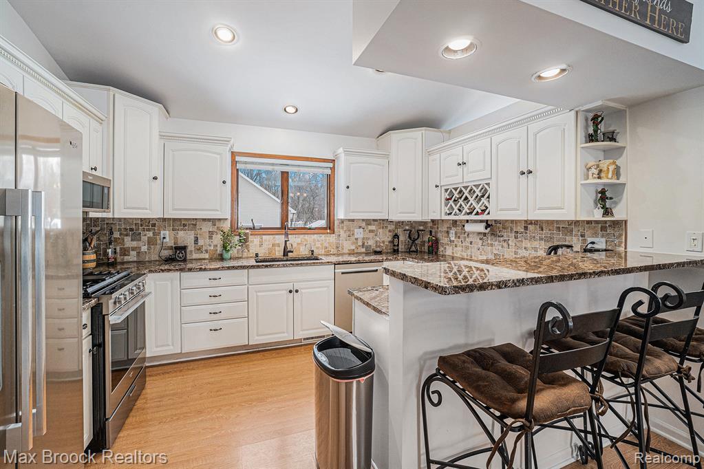 11412 Delmar Drive, Fenton, MI 48430 — Photo 3