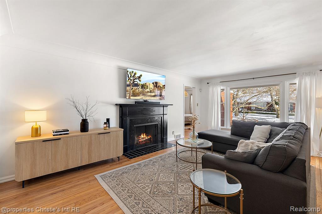 459 BOURNEMOUTH Circle, Grosse Pointe Farms, MI 48236 — Photo 4