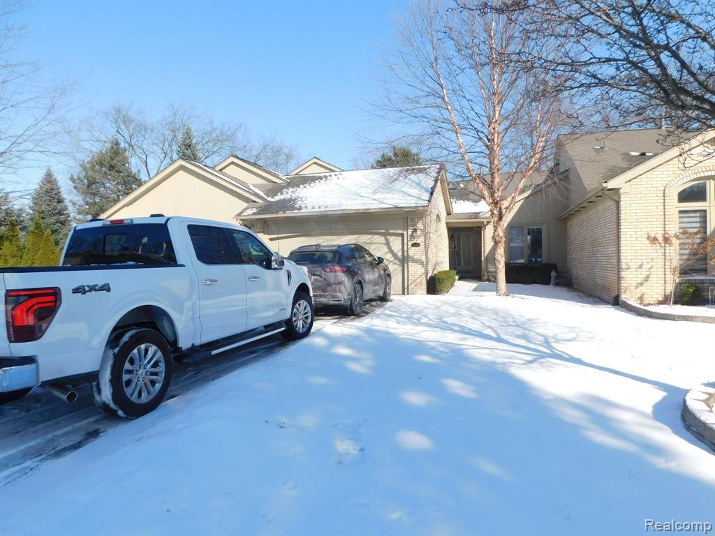 43175 W KIRKWOOD Drive, Clinton Twp, MI 48038 — Photo 2