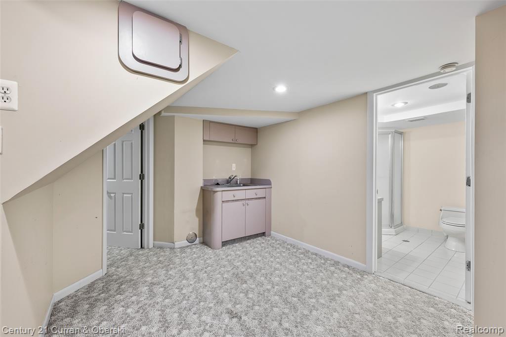 5237 Royal Vale Lane, Dearborn, MI 48126 — Photo 23