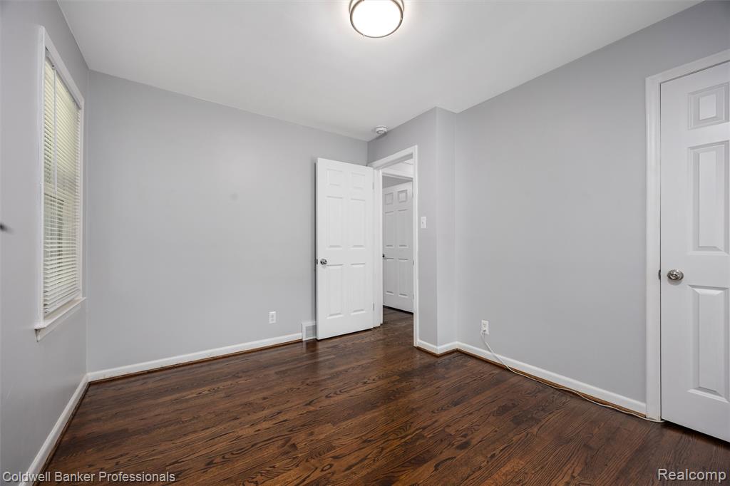 2050 Ridgemont Road, Grosse Pointe Woods, MI 48236 — Photo 8