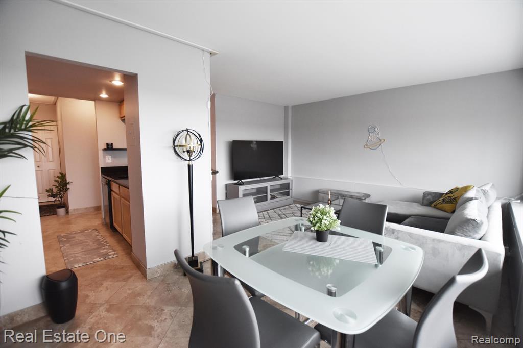 555 E WILLIAM Street, 15J, Ann Arbor, MI 48104 — Photo 4