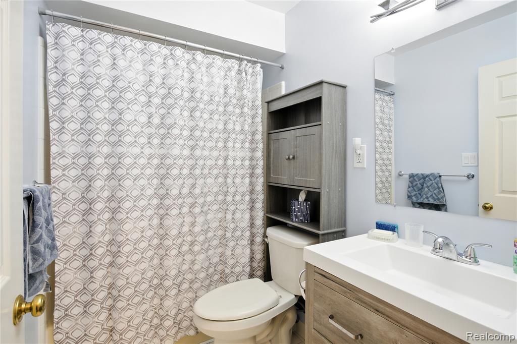 19710 W 13 Mile Road, 211, Beverly Hills, MI 48025 — Photo 34