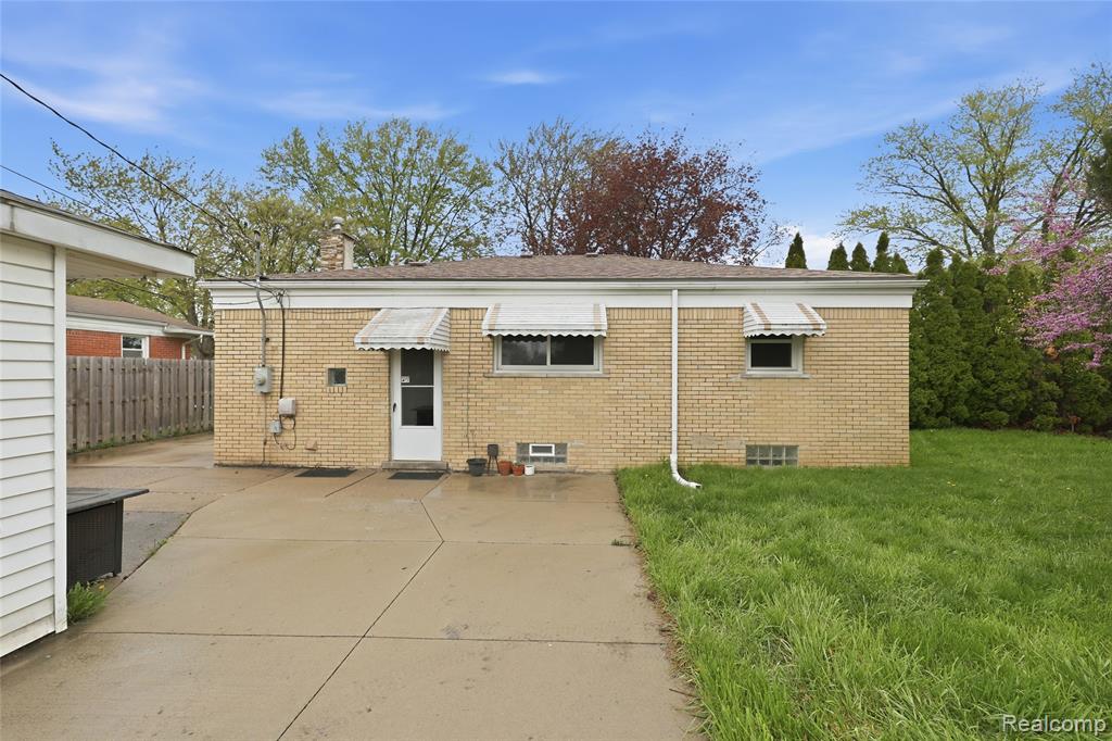 24920 Star Valley Drive, Saint Clair Shores, MI 48080 — Photo 37