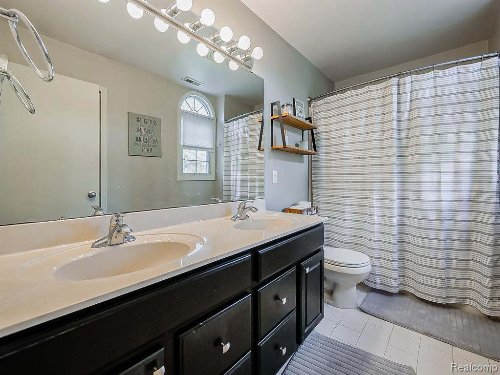 5570 Wildrose Avenue, West Bloomfield, MI — Photo 18