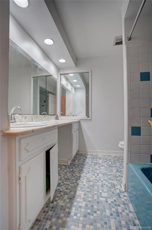 429 BELLA VISTA Drive, Grand Blanc, MI 48439 — Photo 23