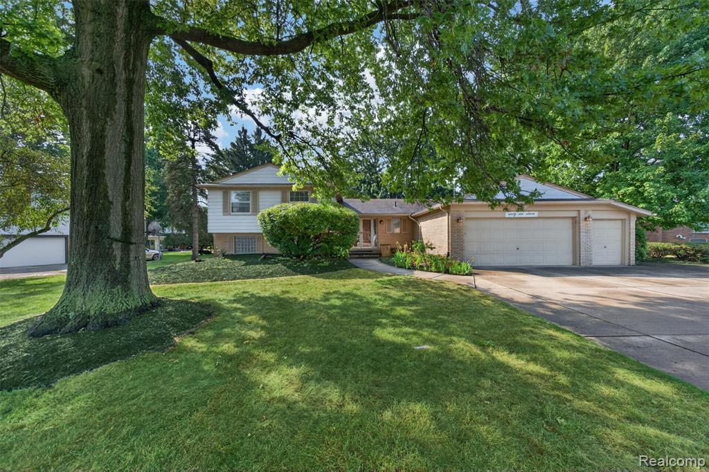6611 Cottonwood Knoll Court, West Bloomfield, MI