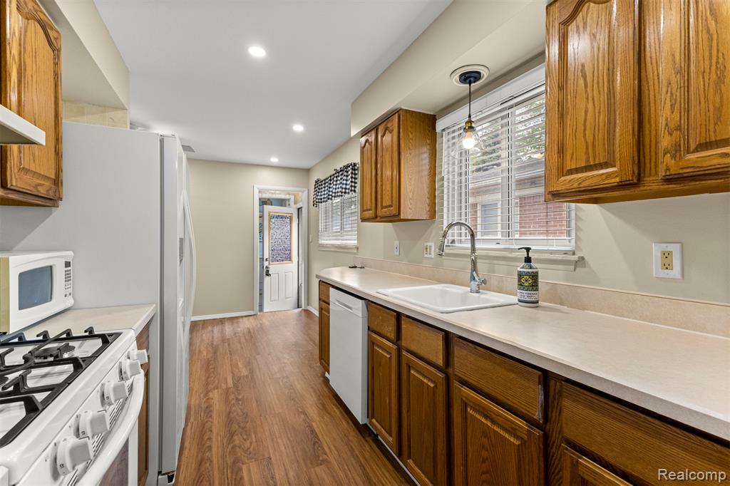 7420 COLONIAL Street, Dearborn Heights, MI 48127 — Photo 14