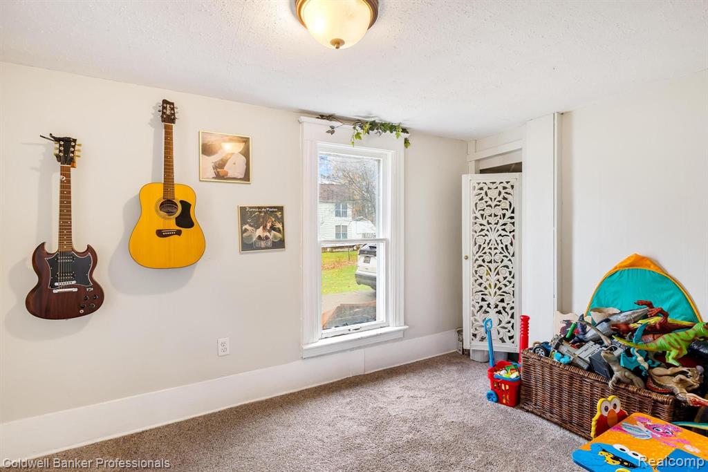 407 OAKLAND Street, Holly, MI 48442 — Photo 4