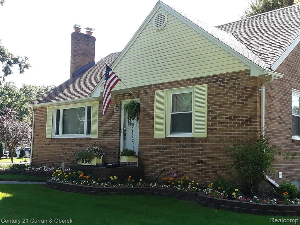 688 New Hampshire Avenue, Marysville, MI 48040 — front exterior