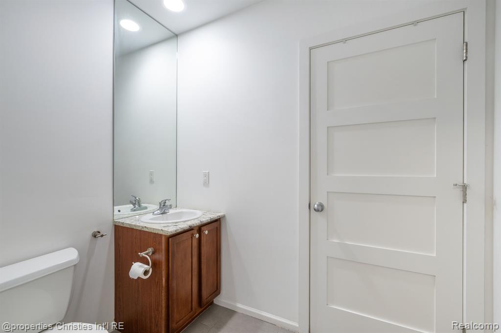 561 Yorkton Lane, Bloomfield Hills, MI 48304 — Photo 22