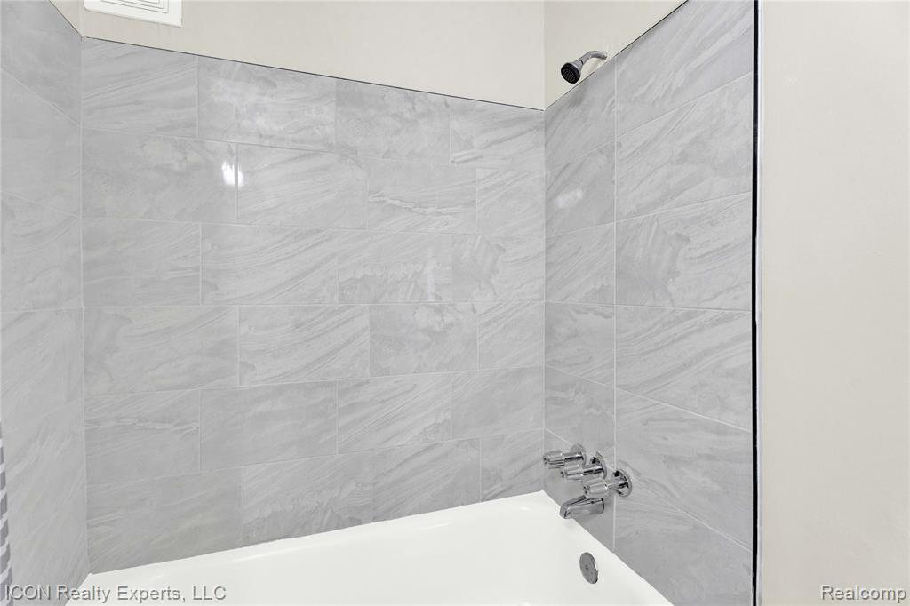 18400 Lahser Road, Detroit, MI 48219 — Photo 9