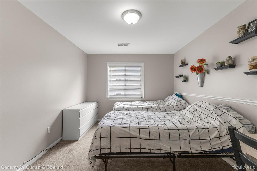 10033 ALLEN POINTE Drive, Allen Park, MI 48101 — Photo 20