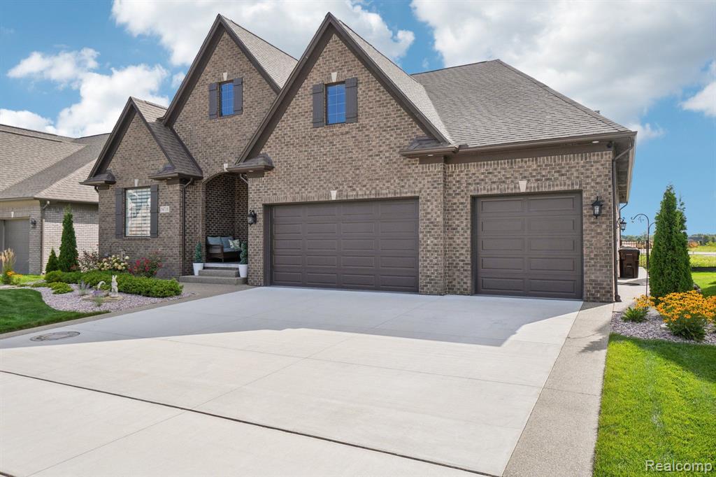 54718 LAWSON CREEK Drive, Utica, MI 48316 — Photo 2