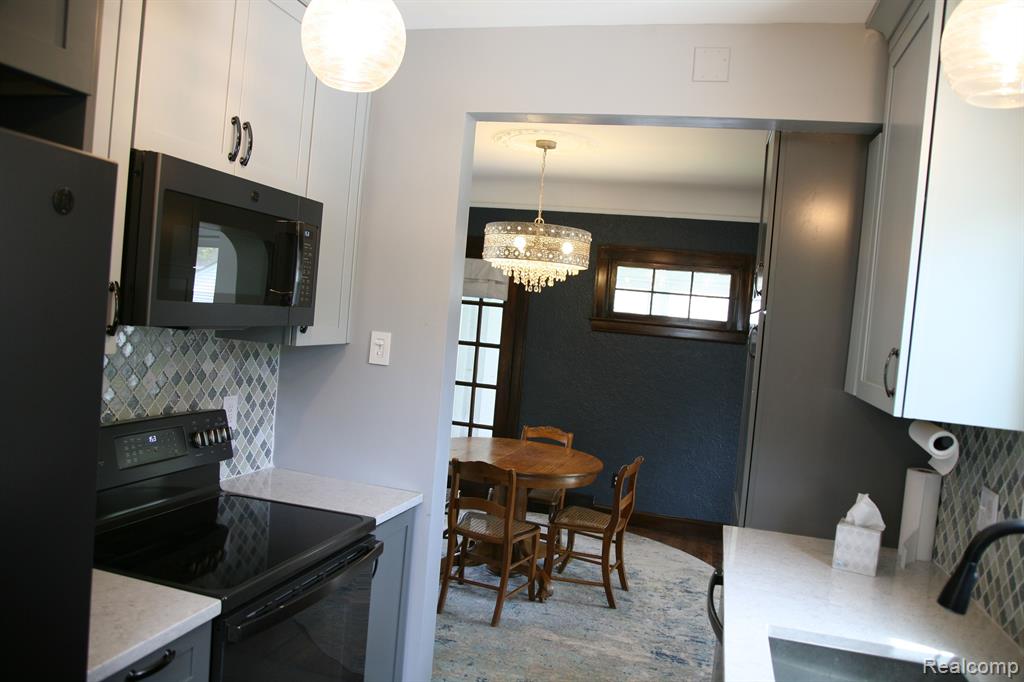 717 W 12 MILE Road, Royal Oak, MI 48073 — Photo 15