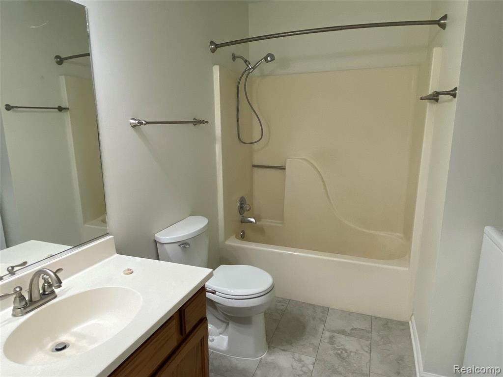 596 Yorkshire Sq. Square, 23, Milan, MI 48160 — Photo 7