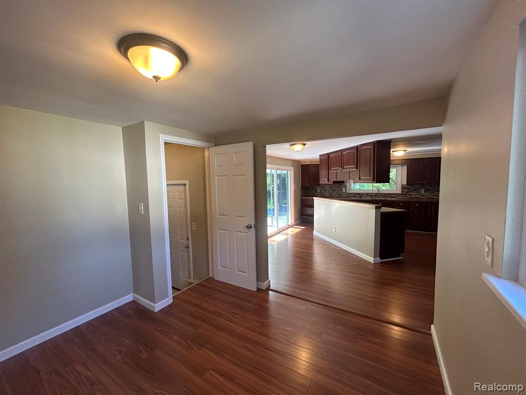 6182 Surrey Lane, Burton, MI 48519 — Photo 17