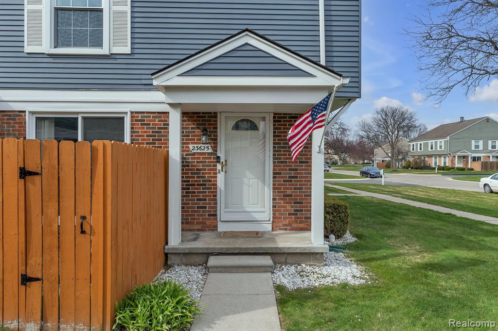 23625 STONEHENGE Boulevard, Novi, MI — Photo 2