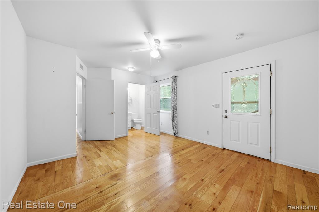 9715 Galatian Drive, Whitmore Lake, MI 48189 — Photo 13