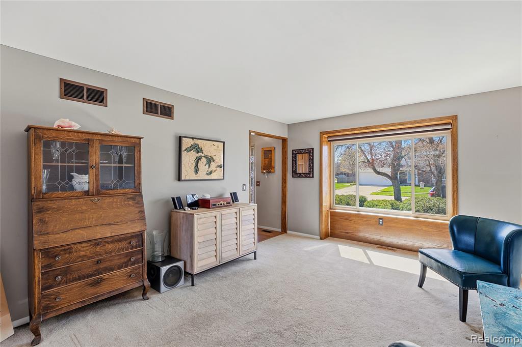 25030 Balsam Drive, Flat Rock, MI 48134 — Photo 7