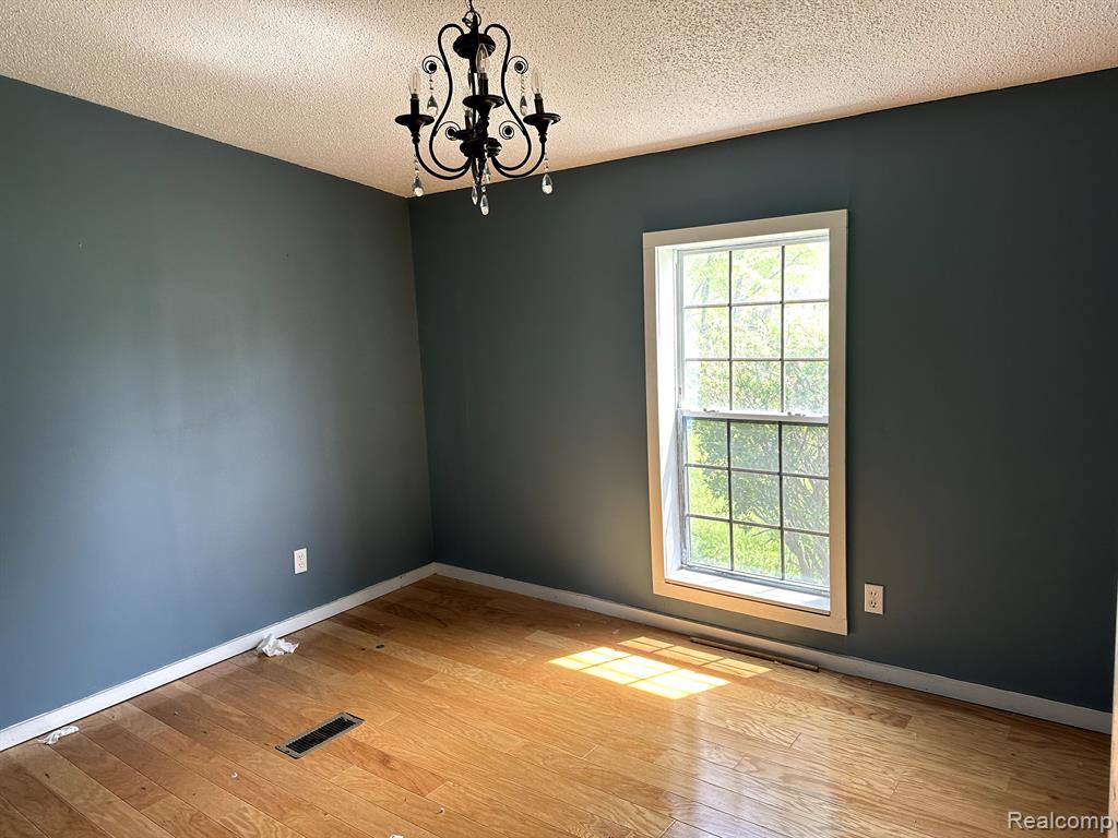 5151 HUNTLEY Drive, Holly, MI 48442 — Photo 10