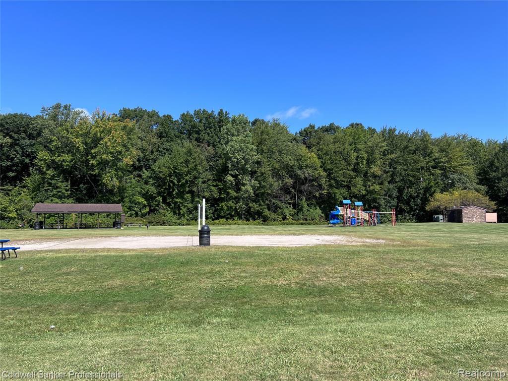654 Chestnut Drive, Wixom, MI 48393 — Photo 28