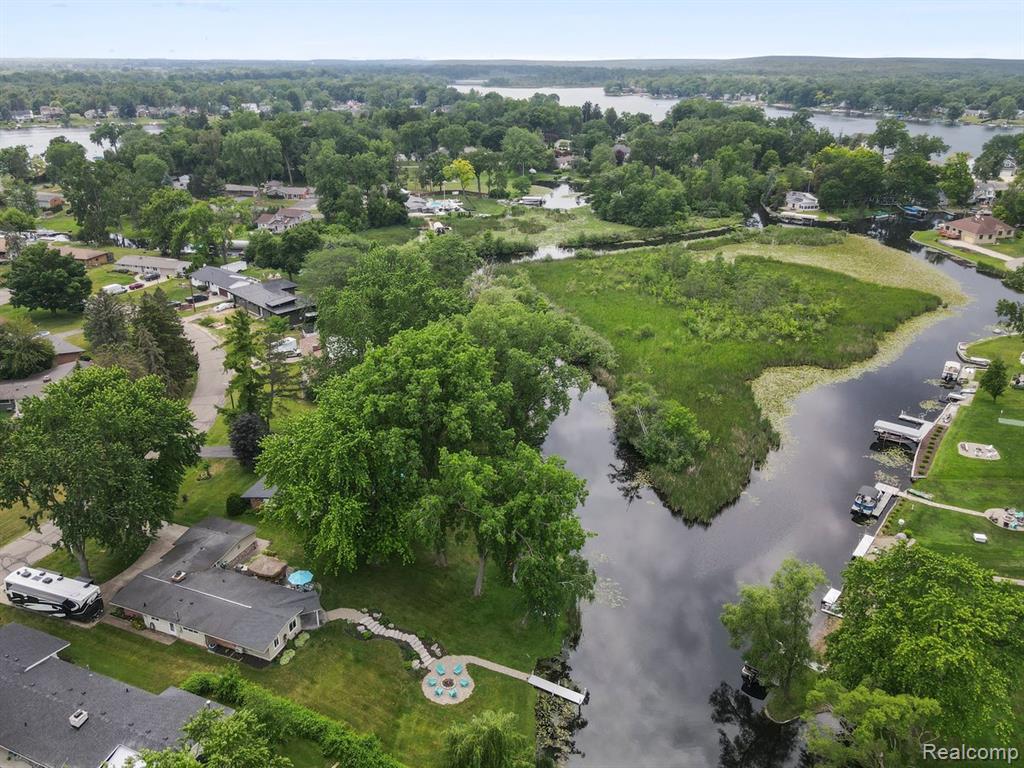 2159 HELMSFORD Drive, Wolverine Lake, MI 48390 — Photo 55