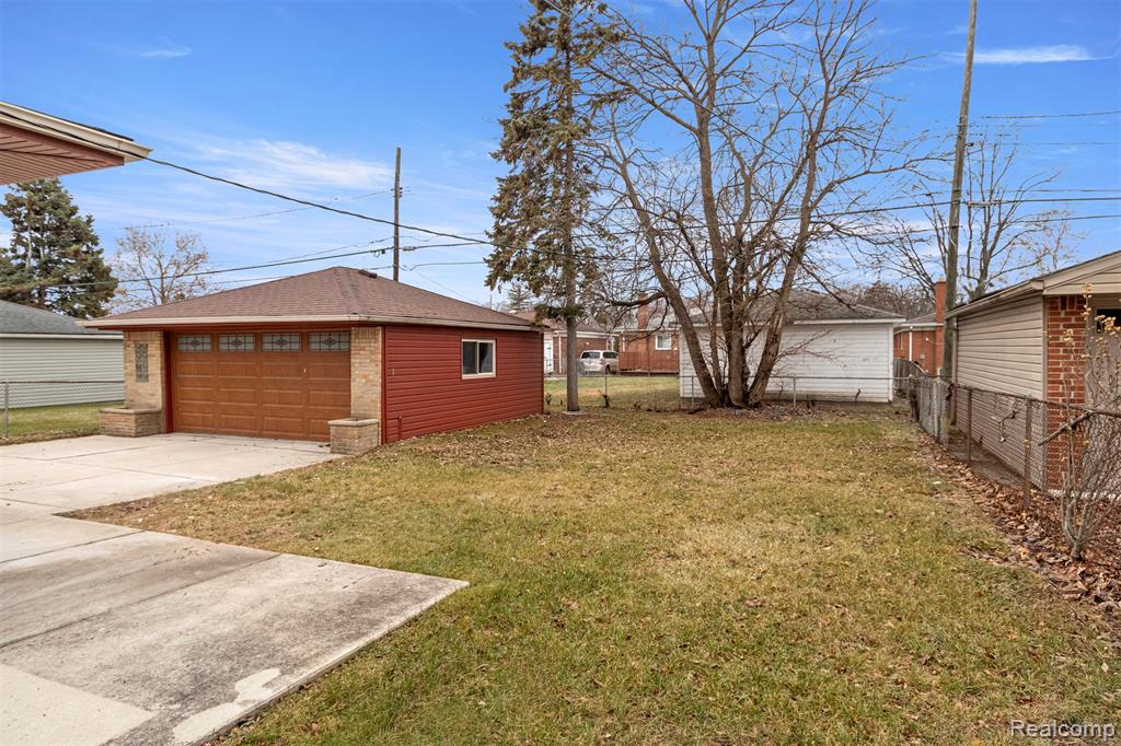 8895 Lenore Ave, Redford, MI 48239 — Photo 34