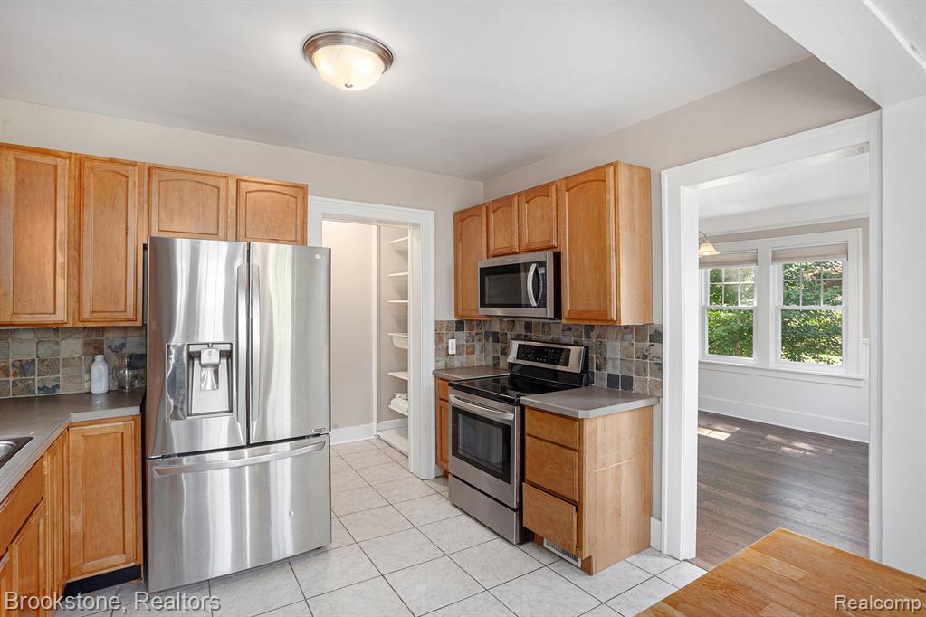 159 Alice Avenue, Bloomfield, MI 48302 — Photo 10