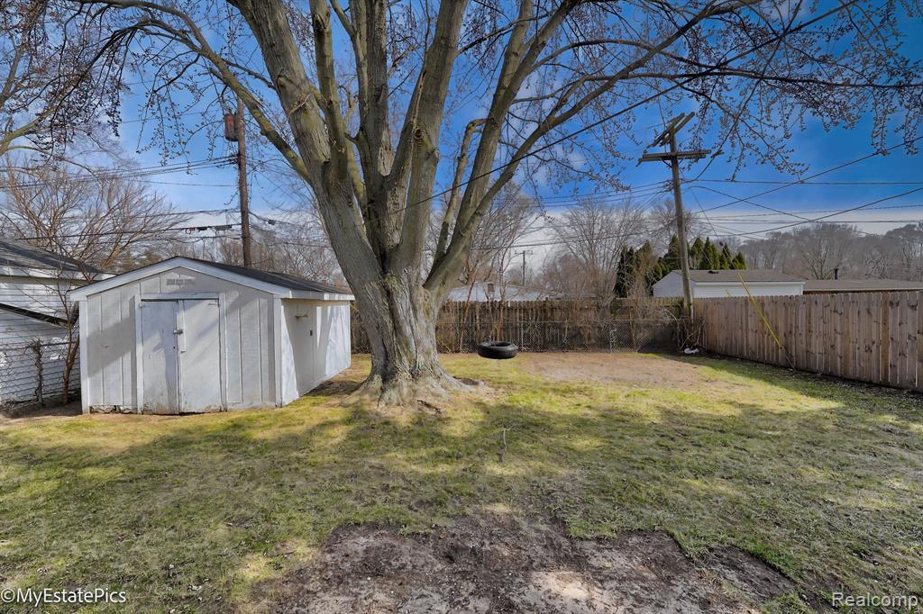 547 S Hawthorne Street, Westland, MI 48186 — Photo 11