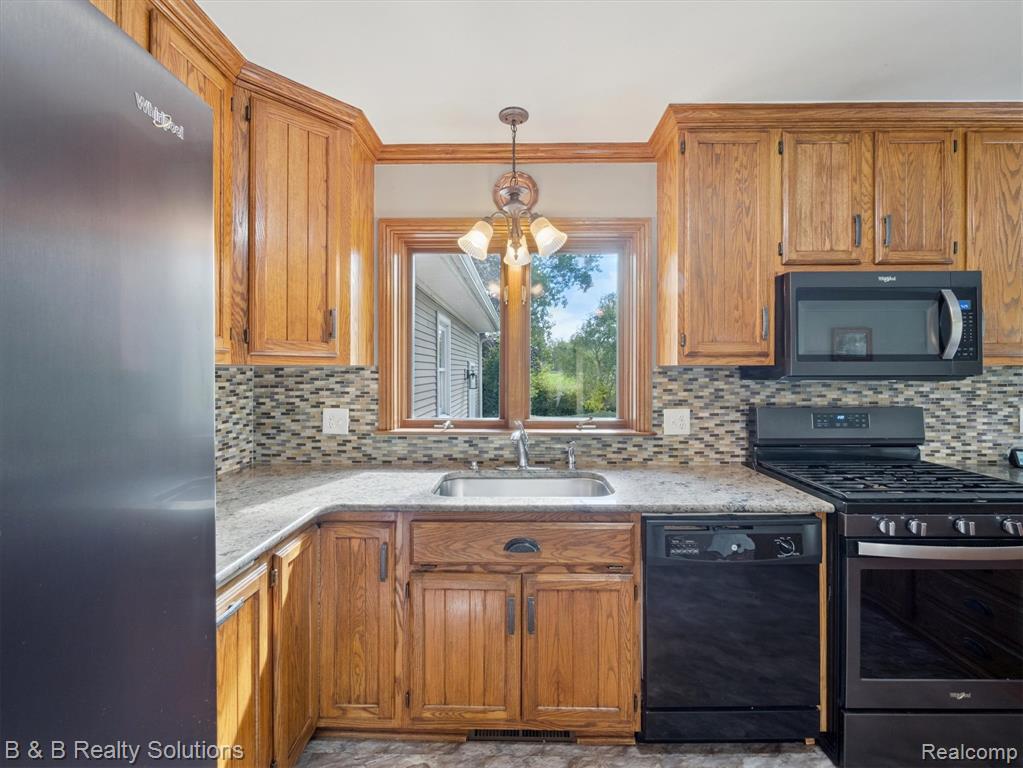 8560 Hough Road, Almont, MI 48003 — Photo 14