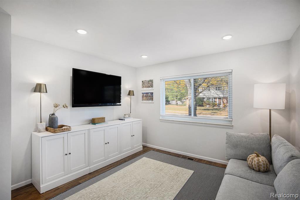 42071 Lindsay Drive, Plymouth, MI 48170 — Photo 13
