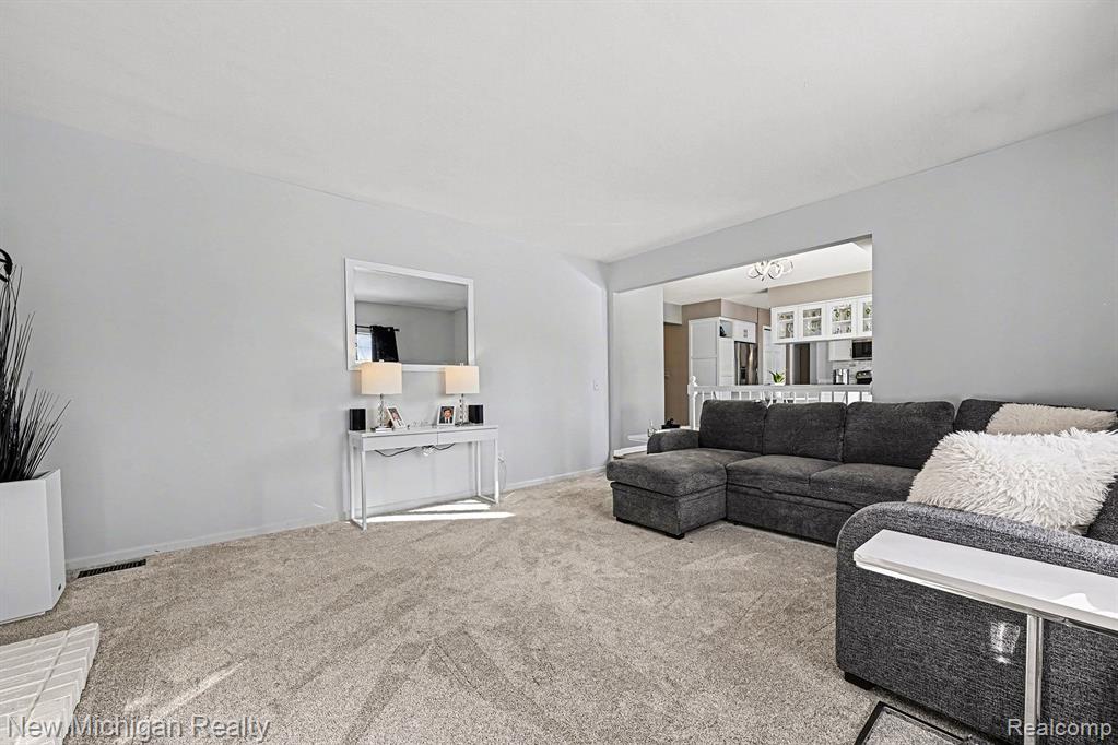 6612 Ashley Court, Waterford, MI 48327 — Photo 15
