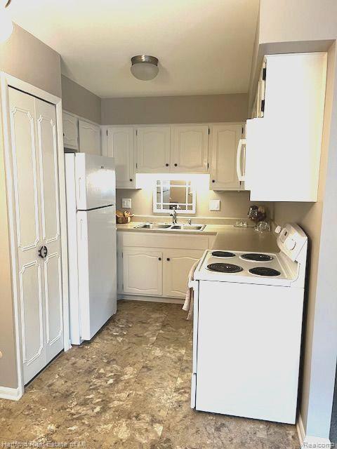 50018 Helfer Boulevard, Wixom, MI 48393 — Photo 5