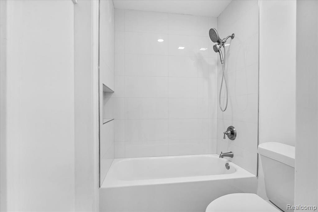 1545 CHERBONEAU, Detroit, MI 48207 — Photo 21